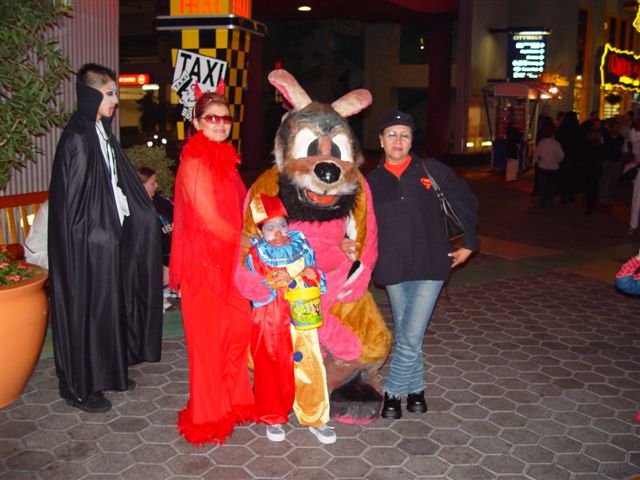 Halloween2002 CityWalk 08