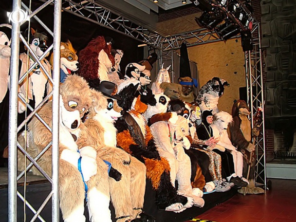 Xan EF10 fursuiter03