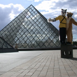 20040612 LouvrePyramid