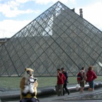 20040612 LouvrePyramid 03
