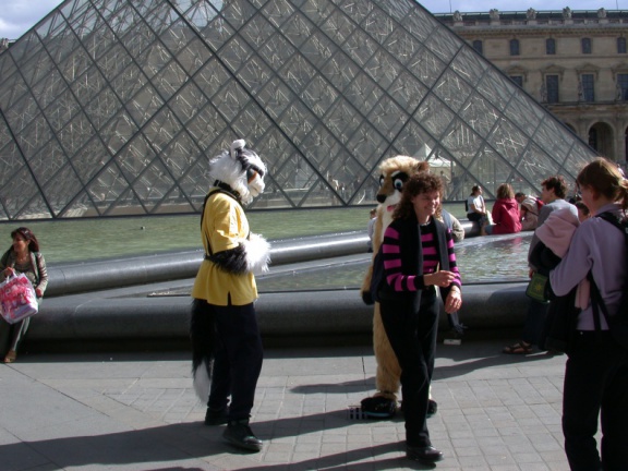 20040612 LouvrePyramid 06