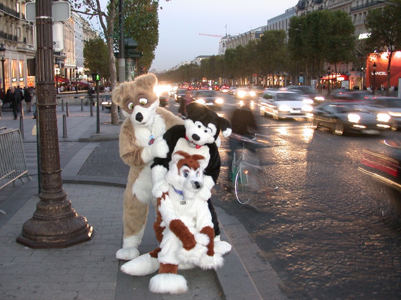 20051029_ScritchPippinYagfox_34_ChampsElysees.jpg