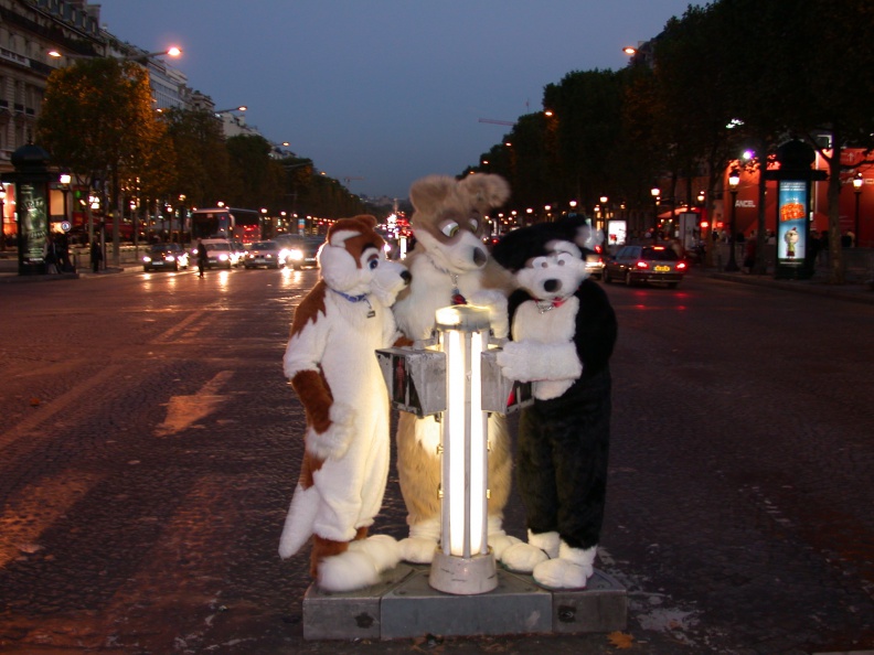 20051029_ScritchPippinYagfox_36_ChampsElysees.jpg