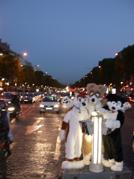 20051029_ScritchPippinYagfox_39_ChampsElysees.jpg