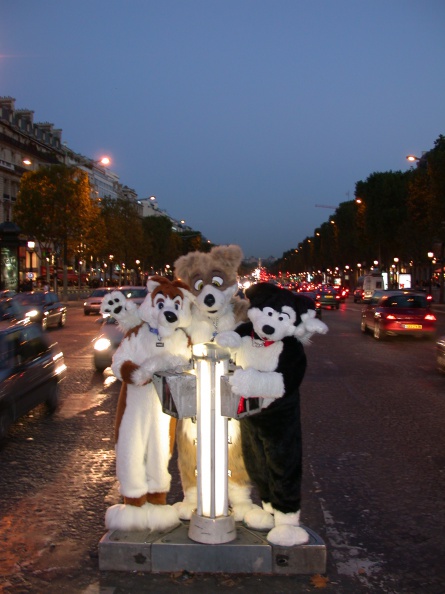 20051029_ScritchPippinYagfox_40_ChampsElysees.jpg