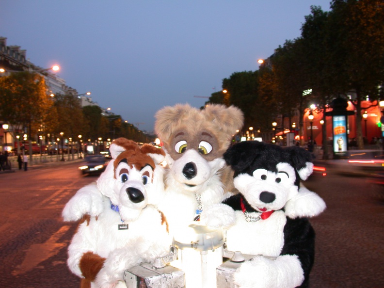 20051029_ScritchPippinYagfox_41_ChampsElysees.jpg