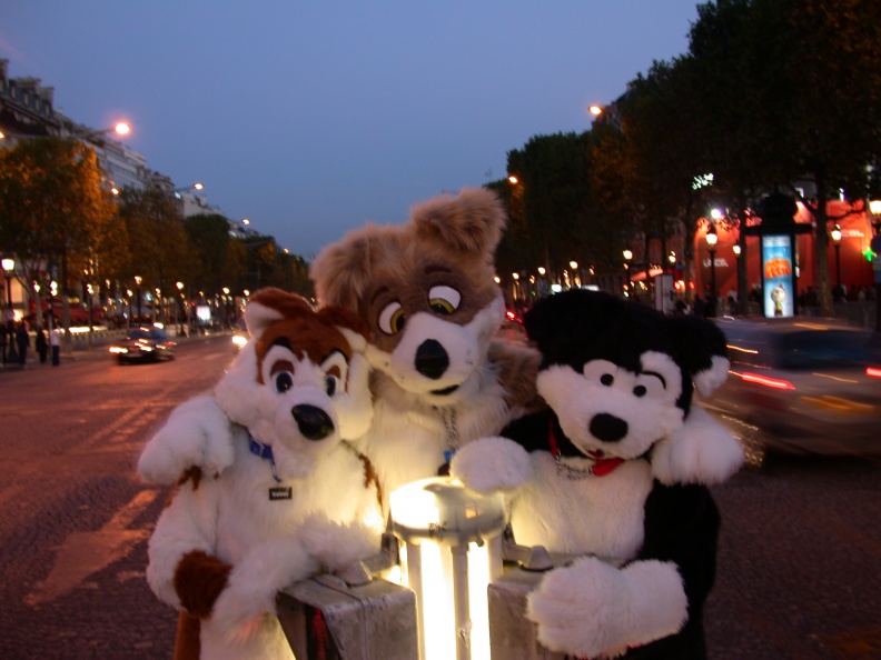 20051029_ScritchPippinYagfox_42_ChampsElysees.jpg
