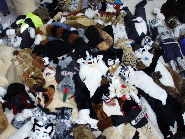 [WallyWolf_AC2005_FursuitRug01.jpg]