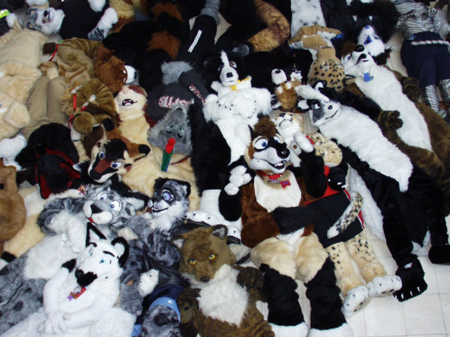 [WallyWolf_AC2005_FursuitRug04.jpg]