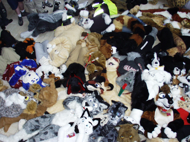 [WallyWolf_AC2005_FursuitRug05.jpg]