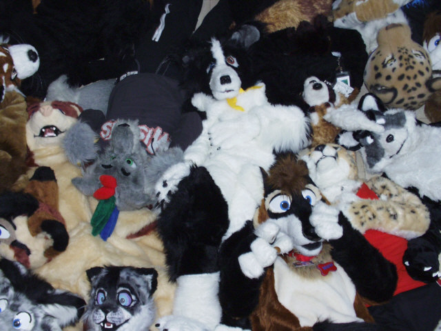 [WallyWolf_AC2005_FursuitRug07.jpg]