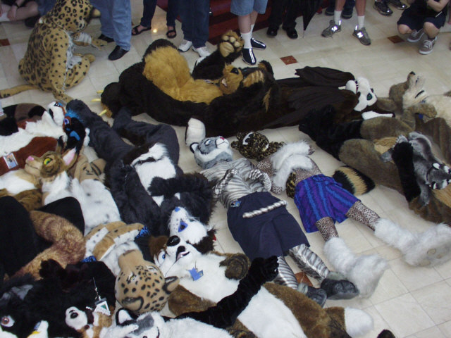 [WallyWolf_AC2005_FursuitRug14.jpg]