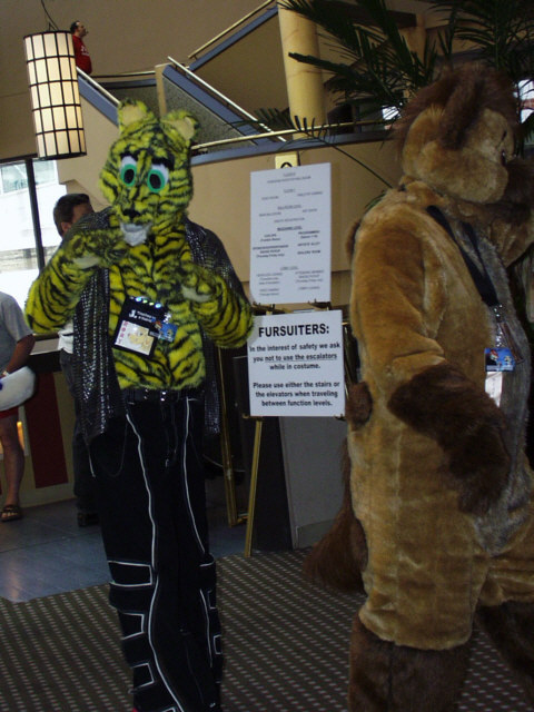 [WallyWolf_AC2005_Parade02.jpg]