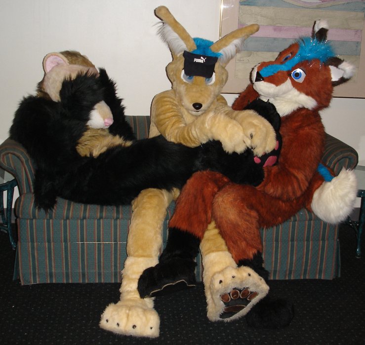 [WhiteWolf_FWA2007_3suits4.jpg]