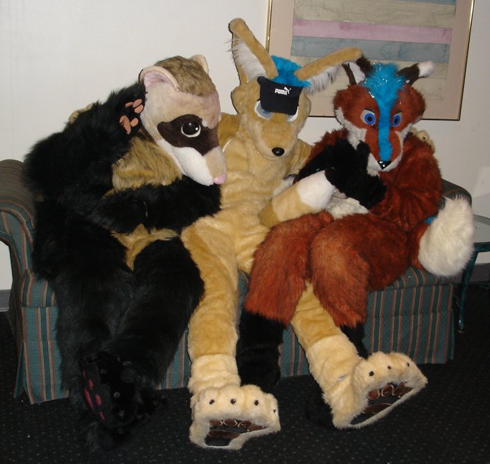 [WhiteWolf_FWA2007_3suits5.jpg]