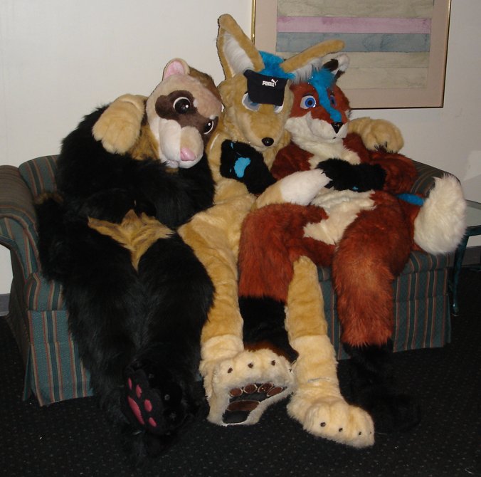 [WhiteWolf_FWA2007_3suits6.jpg]