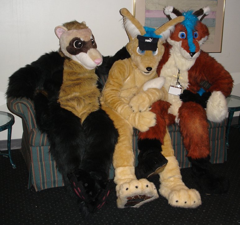 [WhiteWolf_FWA2007_3suits7.jpg]