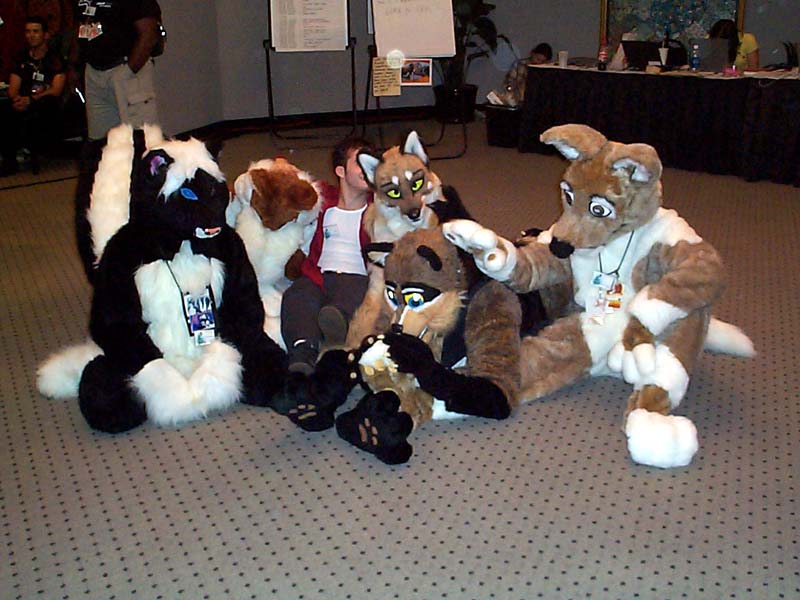 [XoaGray_MP2003_fursuitersloby5.JPG]