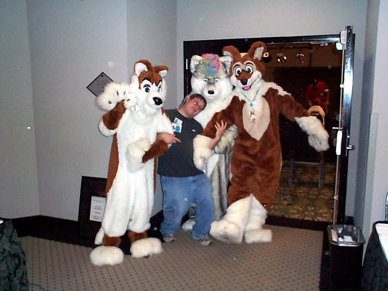 [XoaGray_MP2003_kimbaandfursuiters.JPG]