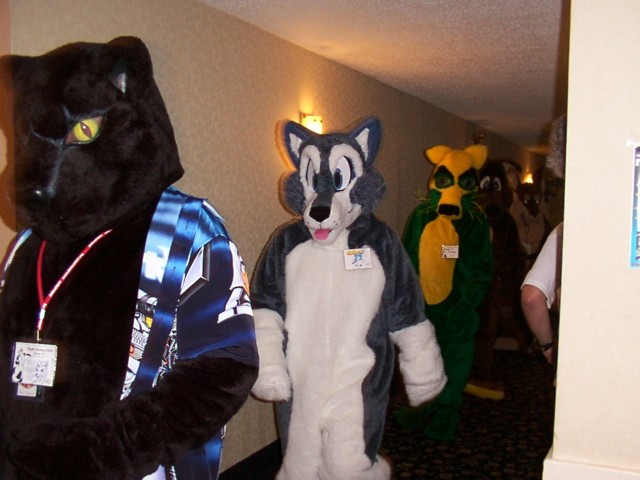 [Fuzzwolf_MFM2001_35.jpg]