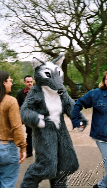 [Zephiro_MMC2002_013-Fursuit.jpg]