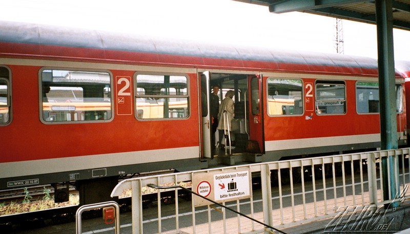 [Zephiro_MMC2002_003-Umsteigen_in_Bruchsal.jpg]