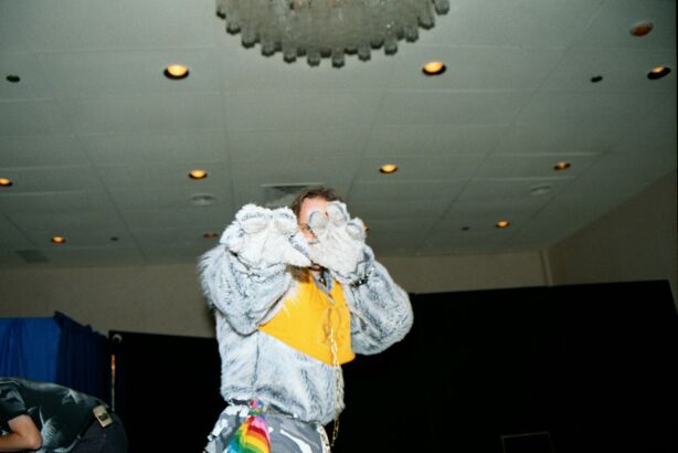 [Nikon_MidWestFurFest20001117_001.jpg]