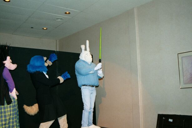 [Nikon_MidWestFurFest20001117_023.jpg]