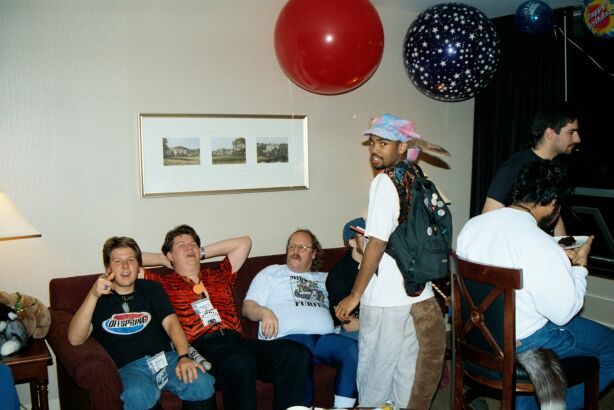 [Nikon_MidWestFurFest20001118_098.jpg]
