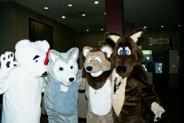 [Nikon_MidWestFurFest20001119_08.jpg]
