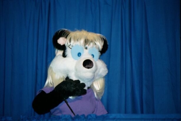 [Nikon_MidWestFurFest20001117_053.jpg]