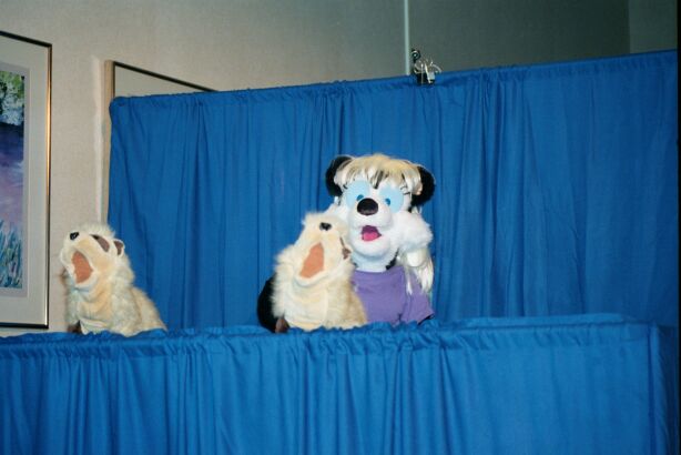 [Nikon_MidWestFurFest20001117_054.jpg]