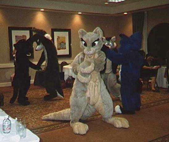 [FURSUT12.JPG]