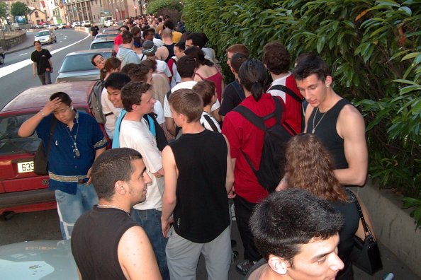 [Epsn0472-Queue.jpg]