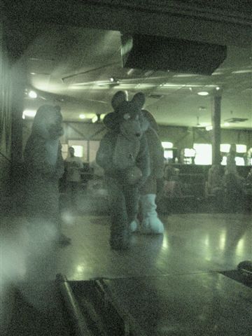 [20020328_FursuitBowling_68.jpg]