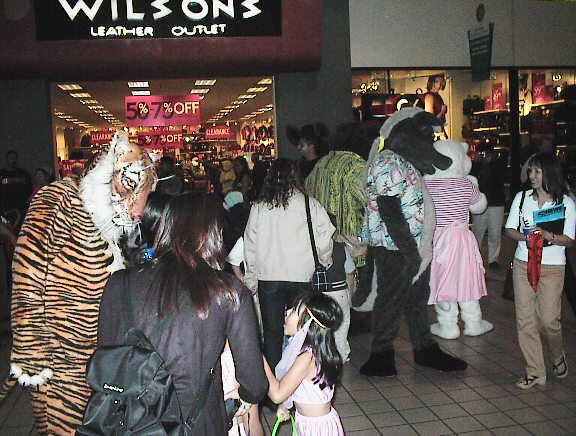 [Kiala_Halloween2001_03.jpg]