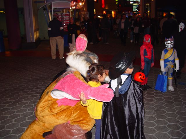 [Halloween2002_CityWalk_01.jpg]