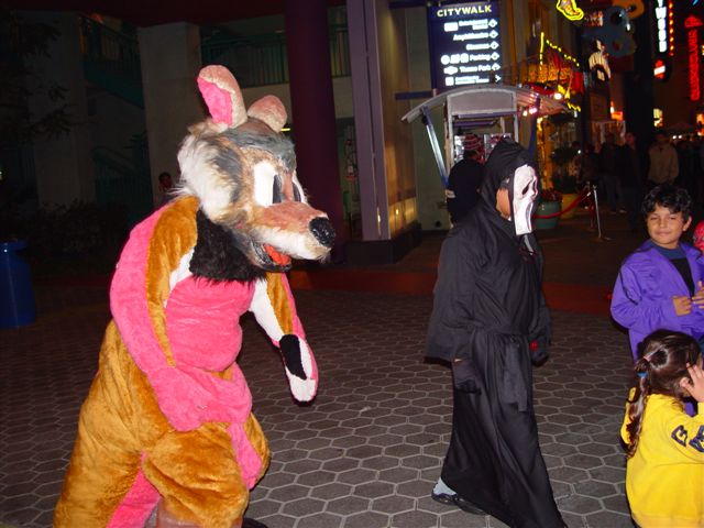 [Halloween2002_CityWalk_02.jpg]