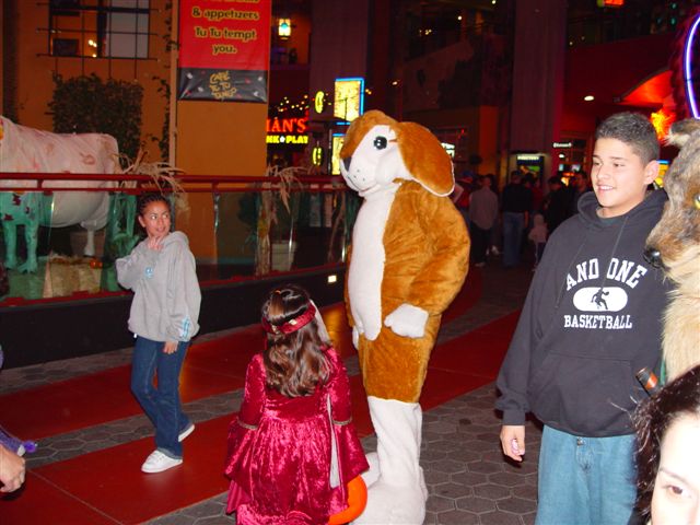 [Halloween2002_CityWalk_03.jpg]