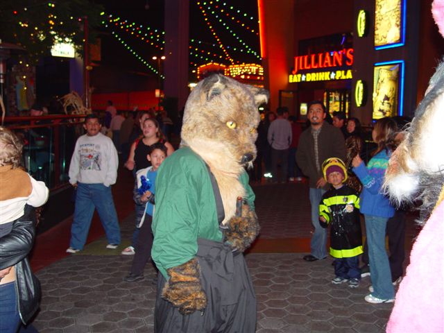 [Halloween2002_CityWalk_15.jpg]