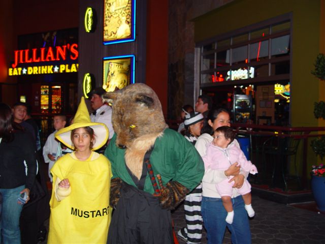 [Halloween2002_CityWalk_21.jpg]