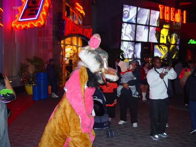 [Halloween2002_CityWalk_23.jpg]