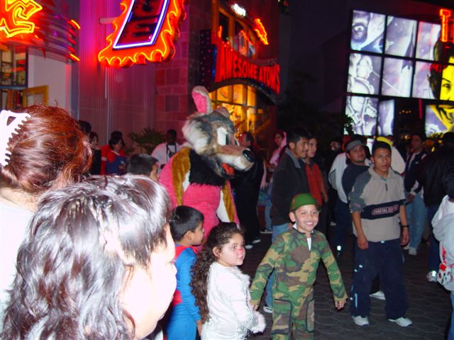 [Halloween2002_CityWalk_26.jpg]