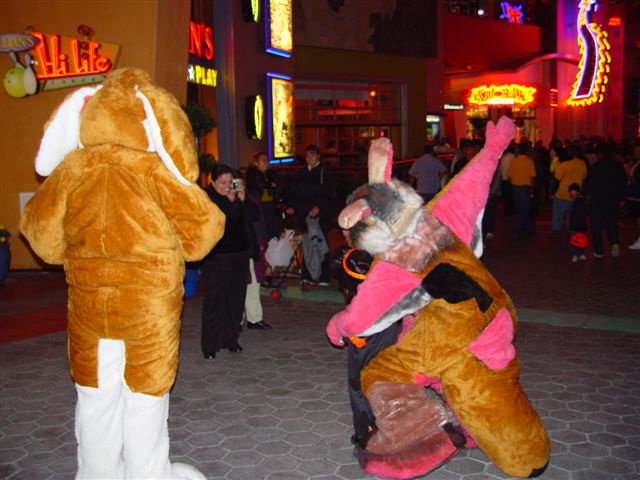 [Halloween2002_CityWalk_28.jpg]