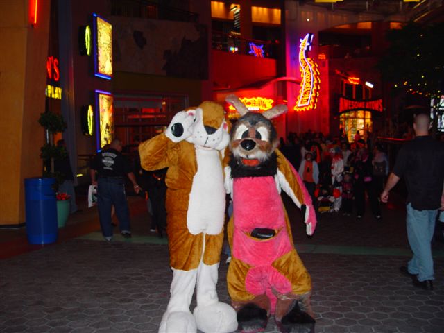 [Halloween2002_CityWalk_29.jpg]