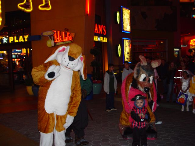 [Halloween2002_CityWalk_32.jpg]