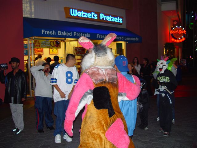 [Halloween2002_CityWalk_34.jpg]