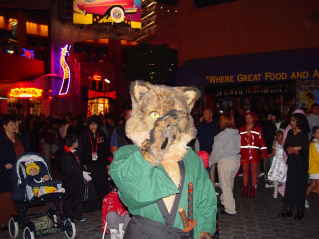 [Halloween2002_CityWalk_35.jpg]