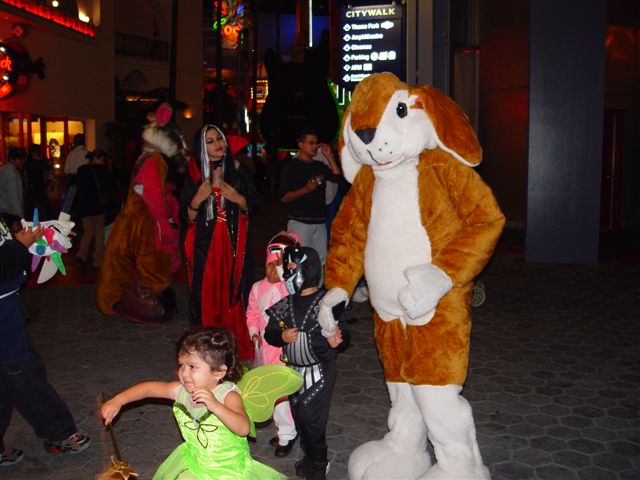 [Halloween2002_CityWalk_39.jpg]