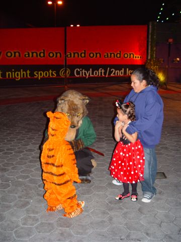 [Halloween2002_CityWalk_40.jpg]